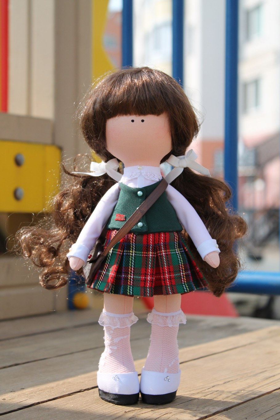 Текстильная кукла школьница