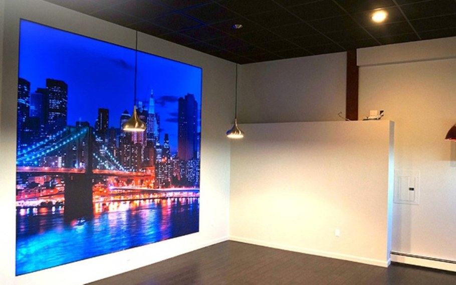 Стеклянное панно с подсветкой