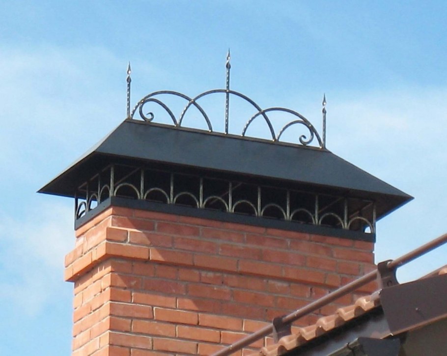 Кованый дымник на кирпичную трубу