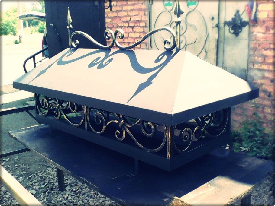 Кованый колпак на дымоход