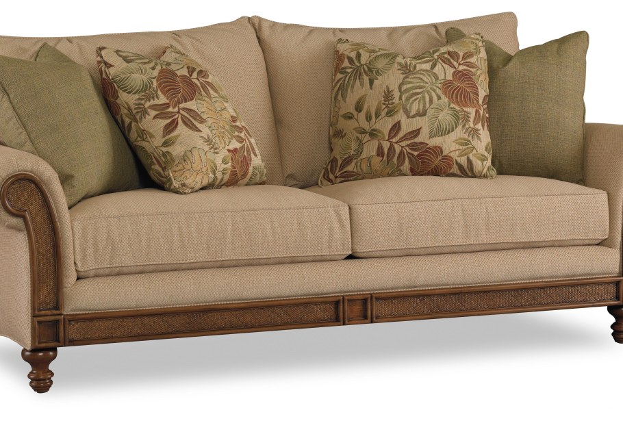 Диван коричневый классический