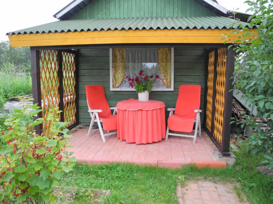 Беседка газебо современная