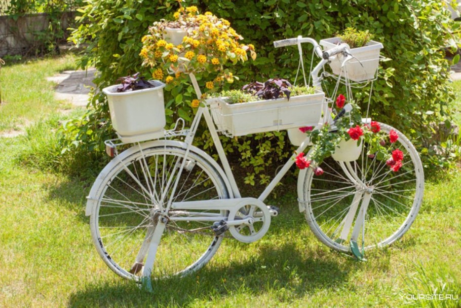 Декор старого велосипеда для дачи