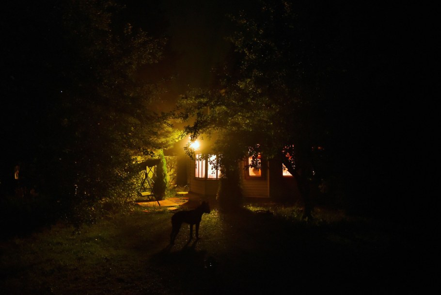 Фон дачи ночью