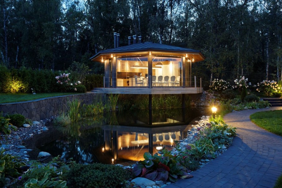 Беседка у пруда