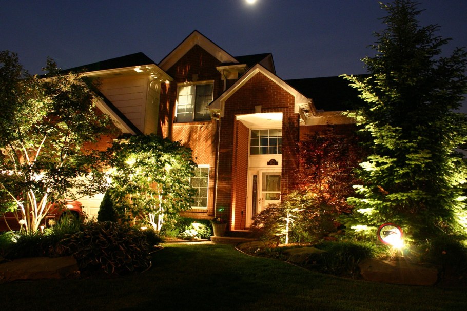 Освещение загородного участка