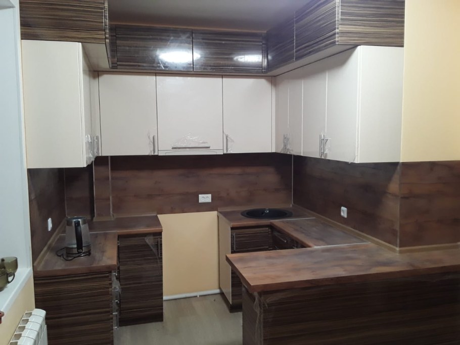 Кухня с антресолями