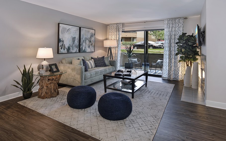 Ковер серо красный