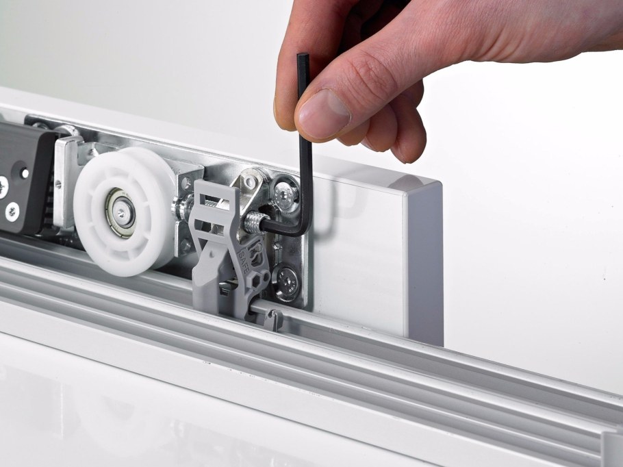 Доводчик Hettich для шкафов купе