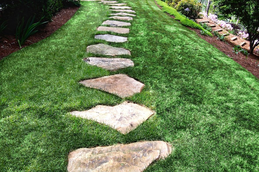 Тропинки на даче из плитки