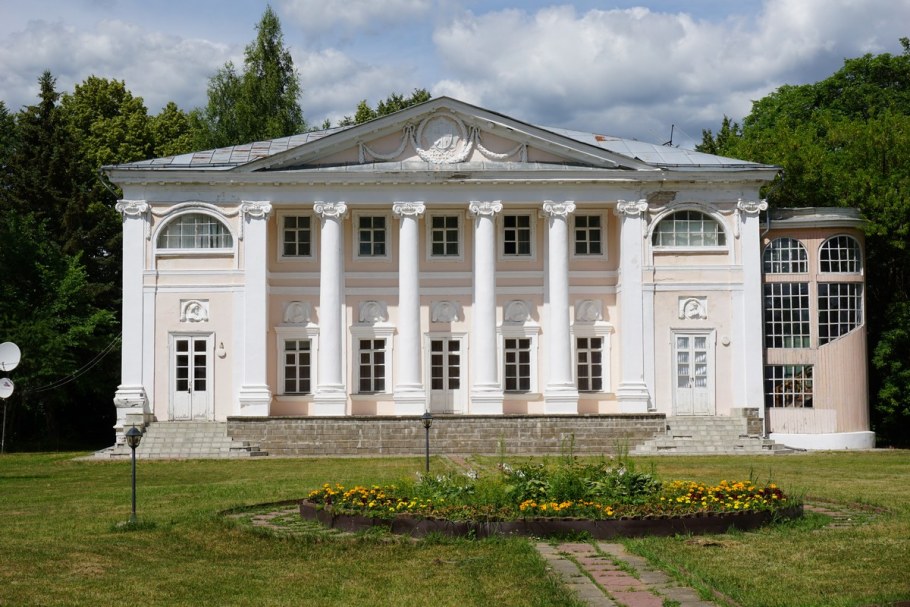 Собственная дача Романовых в Петергофе