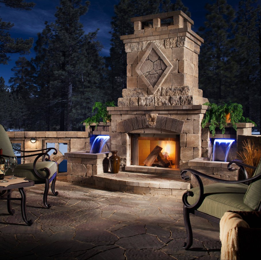 Камин в замковом стиле