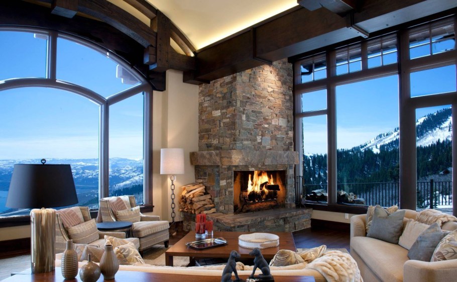 Дом с камином и панорамными окнами