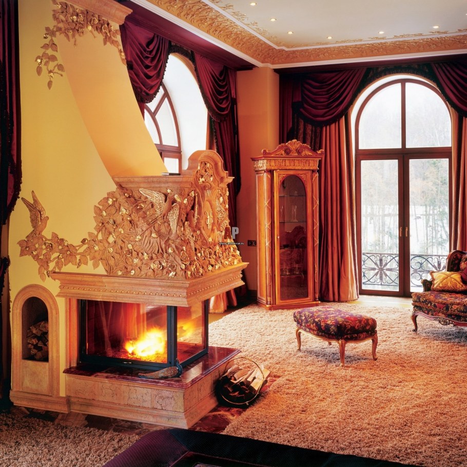 Красивая комната с камином