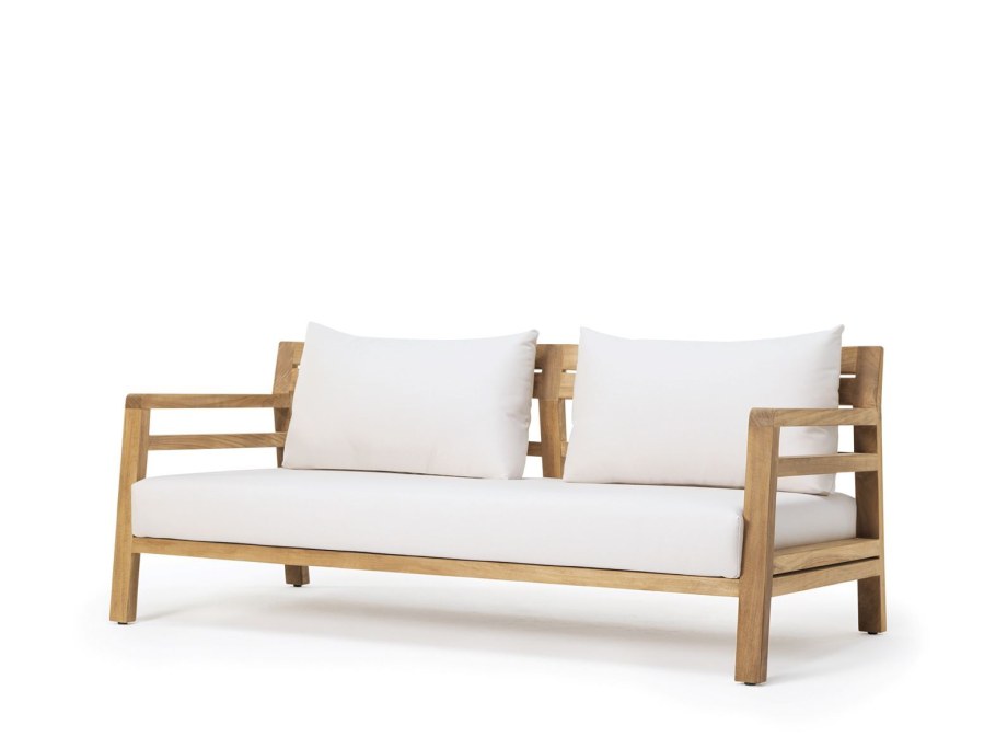 Диван на деревянном каркасе