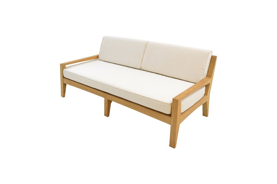 Деревянный диван с подушками