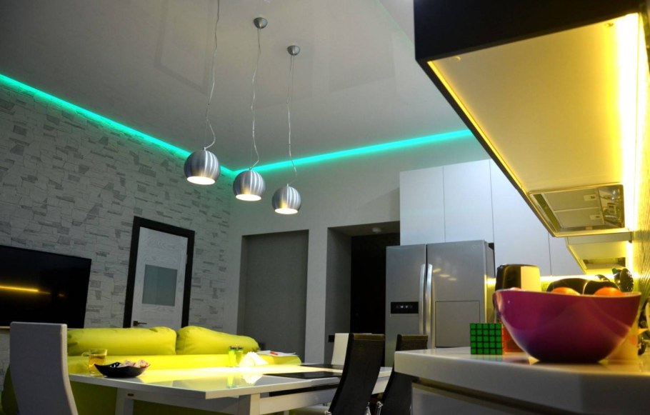 Натяюжной потолок на кухне