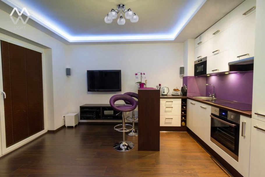 Потолок в кухне-гостиной