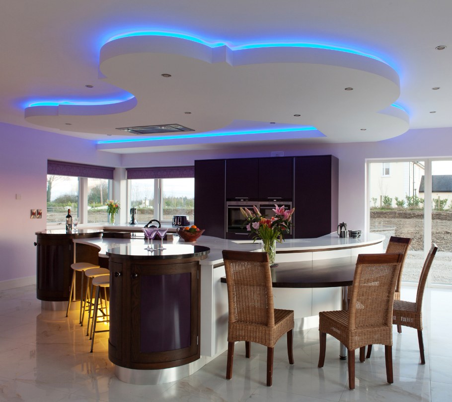 Кухонный остров с подсветкой