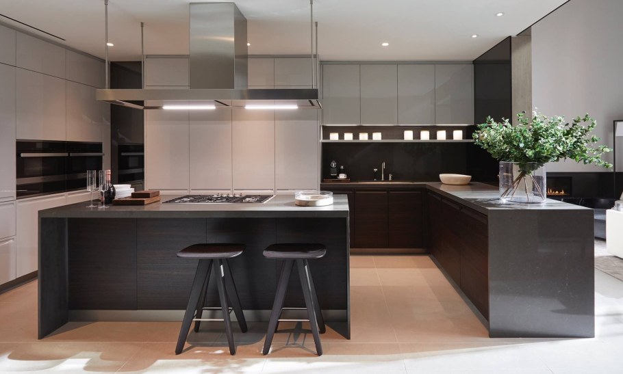 Кухня с островом полиформ