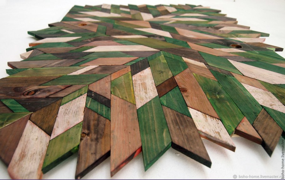 Мозаика из кусочков дерева