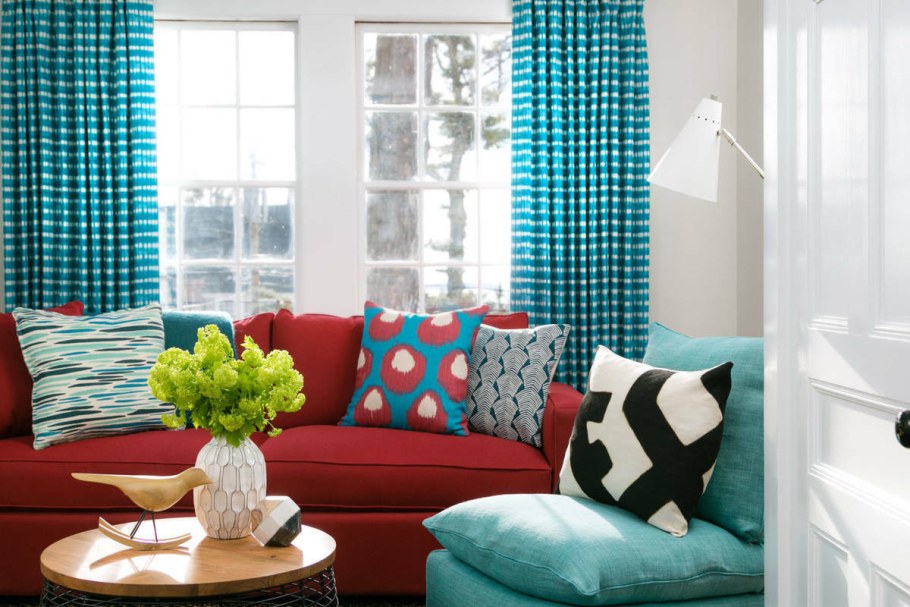 Бирюзовые шторы в интерьере