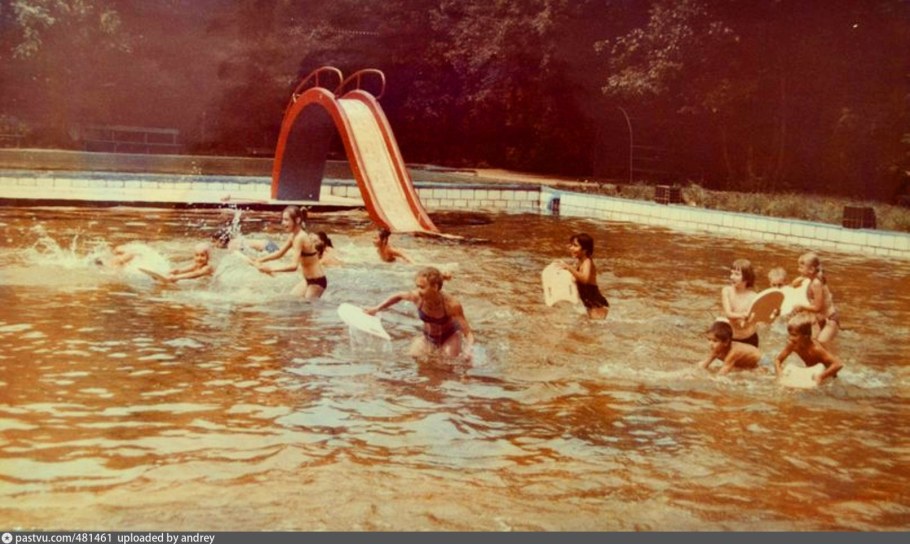 Советские дети в бассейне
