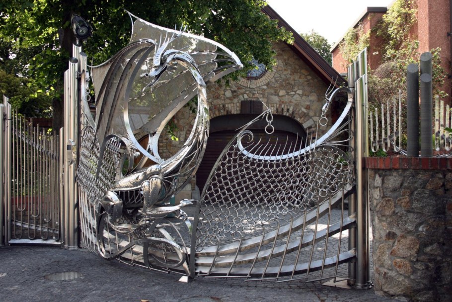 Необычные кованые ворота