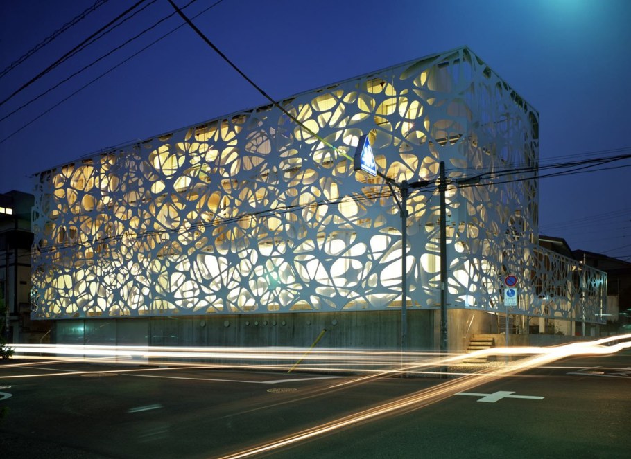 Перфорированные фасады зданий