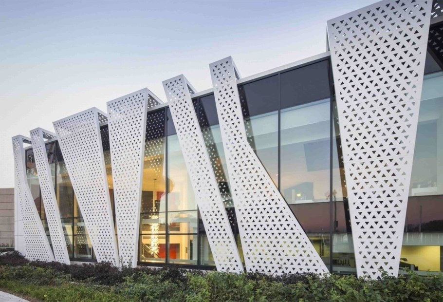 Перфорированные фасады зданий