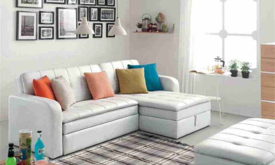 Интерьер комнаты с диваном