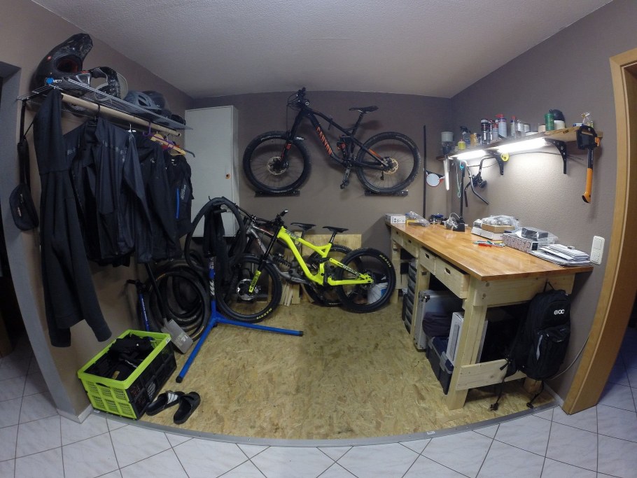 Обустройство мастерской в гараже