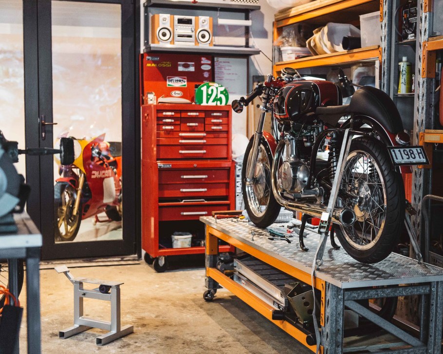 Гараж для мотоцикла