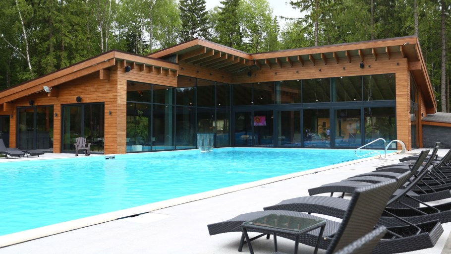 Лес арт Резорт бассейн