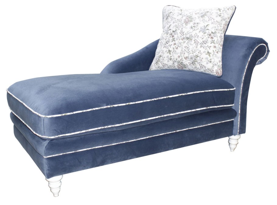 Кушетка в гостиную