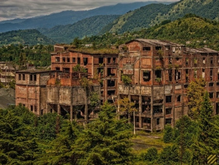 Город призрак в Абхазии Ткуарчал