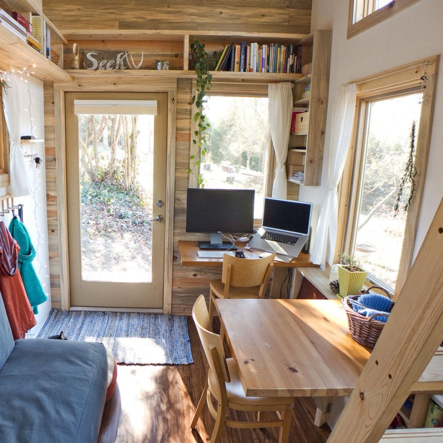 Тини Хаус из бытовки