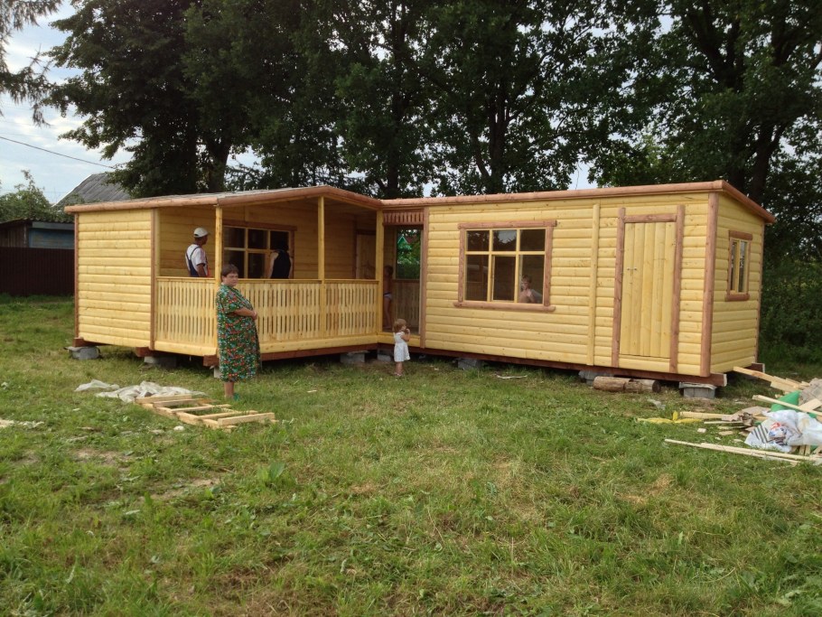 Домик из бытовки