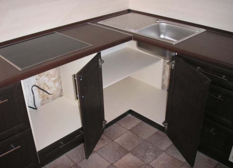 Угловой шкаф на кухню