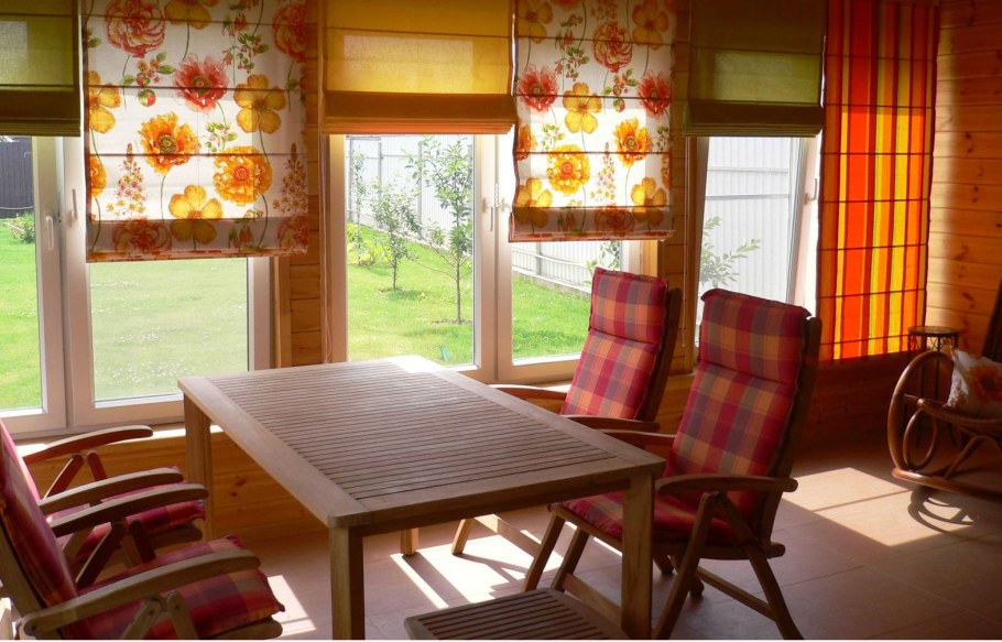 Шторы в клетку на кухню