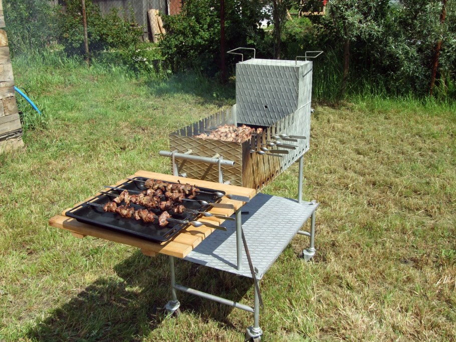 Мангал на даче своими руками