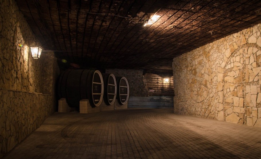 Старинный погреб