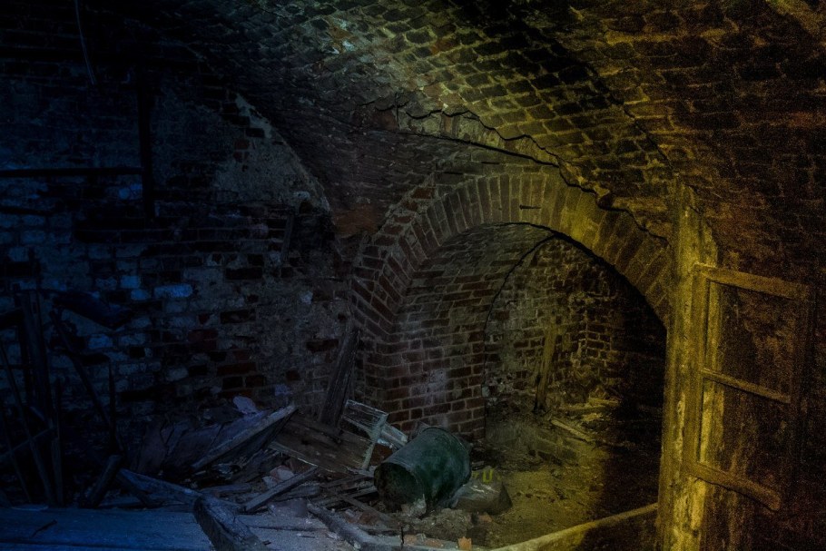 Гифка заброшенный город