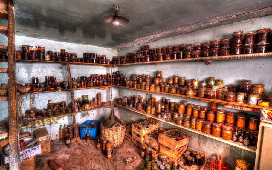 Мрачный погреб