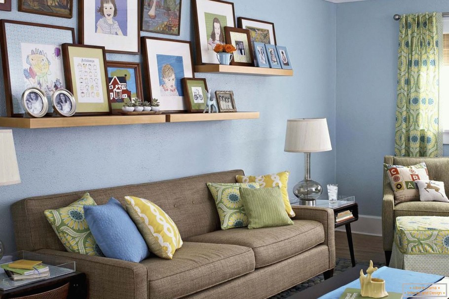 Полки над диваном