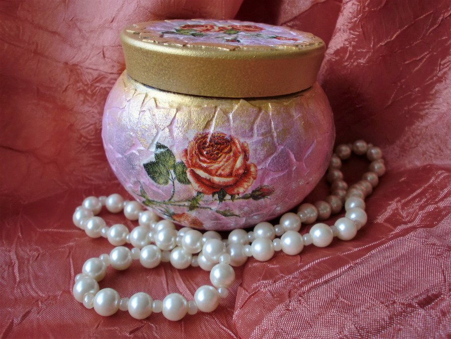 Декупаж шкатулки яичной скорлупой