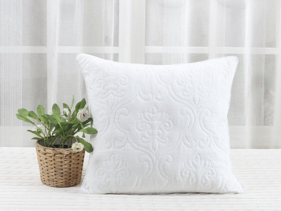 Декоративные наволочки на диванные подушки