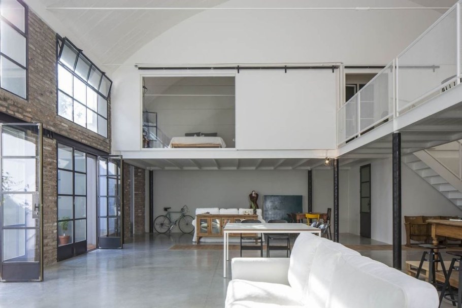 Лофт с высокими потолками