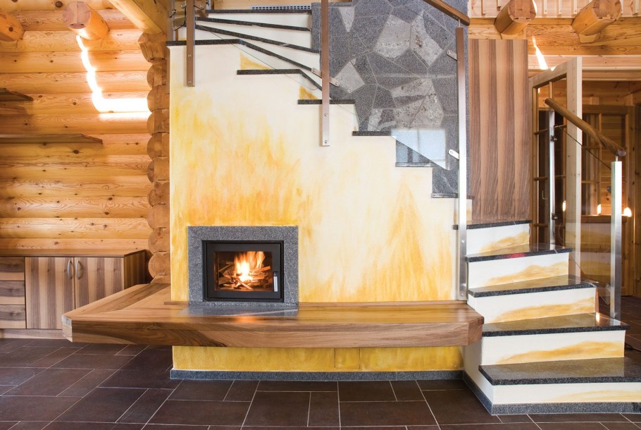 Угловой камин в деревянном доме