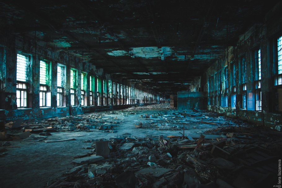 Старый заброшенный завод